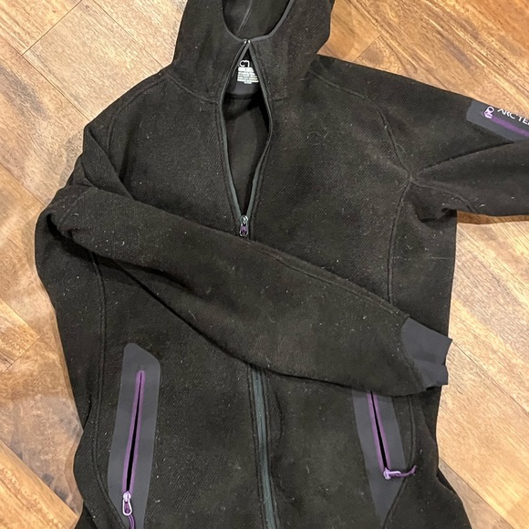 Artery’x thick fleece very warm!! Lots of fuzzies very worn - Picture 3 of 8